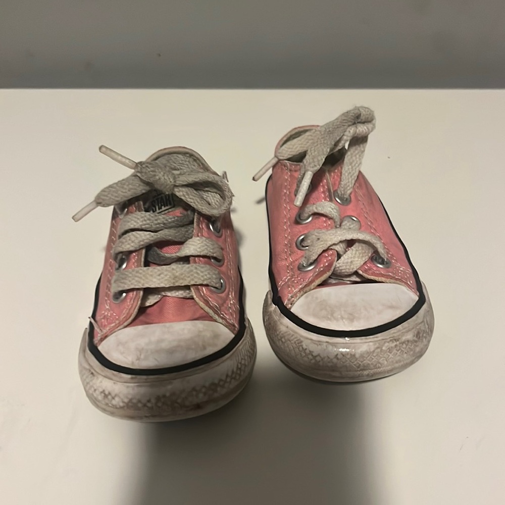 Size 4c used pink converse